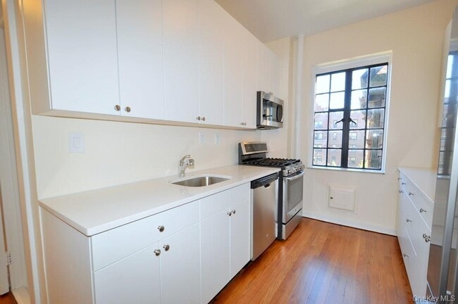 155 Garth Rd Unit 4D