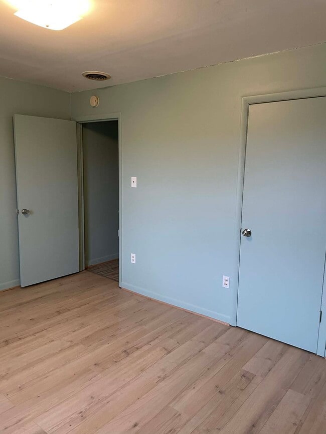 Photo - 1143 Lawrence Rd