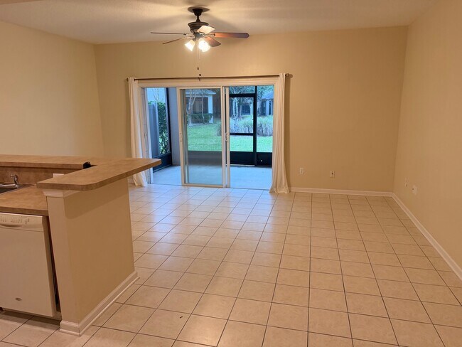 Photo - 773 Crystal Way