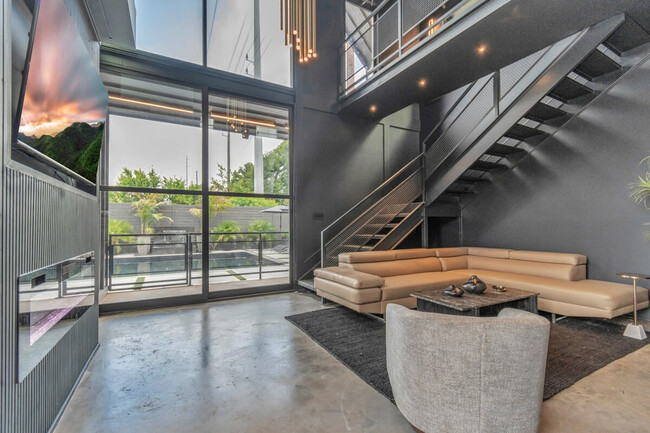 Building Photo - 2703 Blodgett St Rental