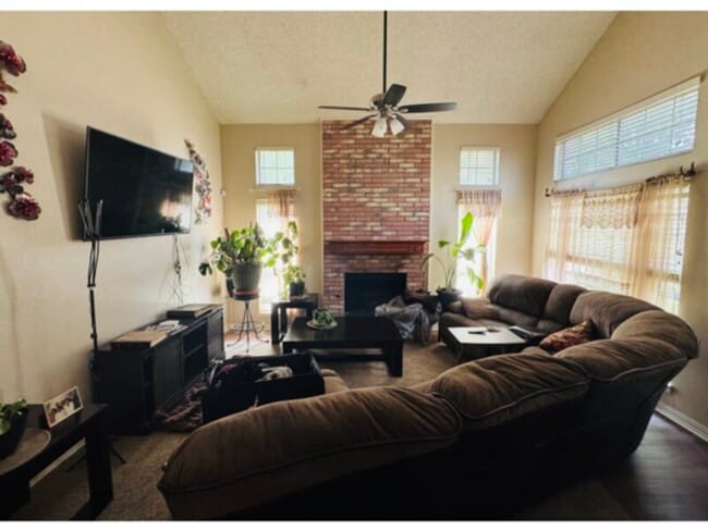 Photo - 912 Haverstraw Pl