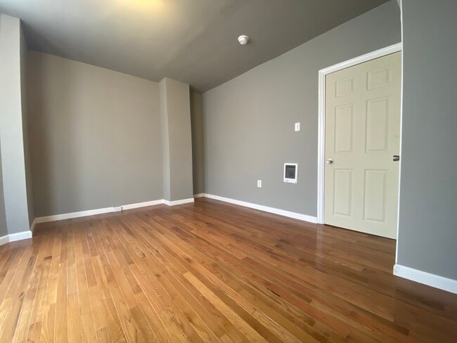 Building Photo - 4932 W Thompson St Unit 2