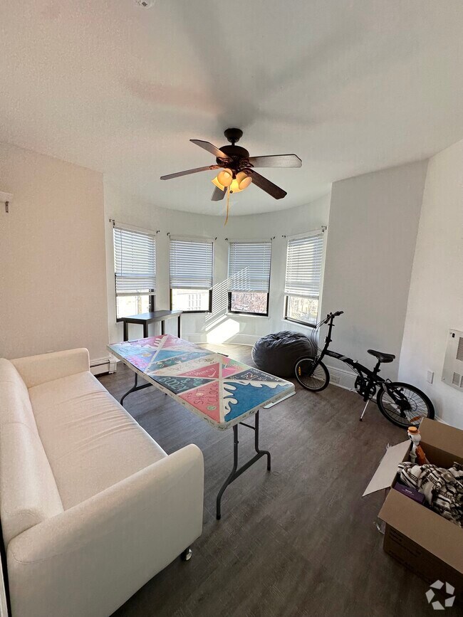 Building Photo - 1510 Tremont St Unit 3 Rental