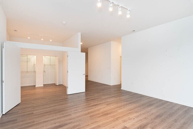 Photo - 2550 S Wabash Ave Unit 302