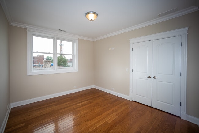 Photo - 2902-2910 W Belmont