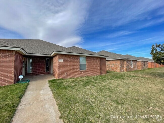 Building Photo - Newly remodled, 3 bedroom, 3 bath, pet fri... Rental