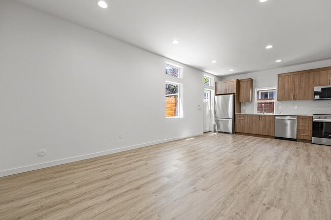 Photo - 2546 NE 143rd St