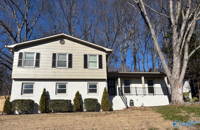 Building Photo - 1305 Hiwan Trail SE