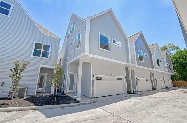 Building Photo - 6127 W Montgomery Rd