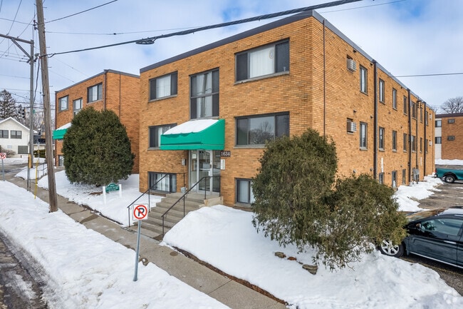 Crossroads Apartments