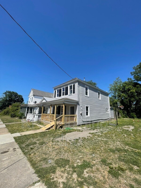 Photo - 1223 31st St