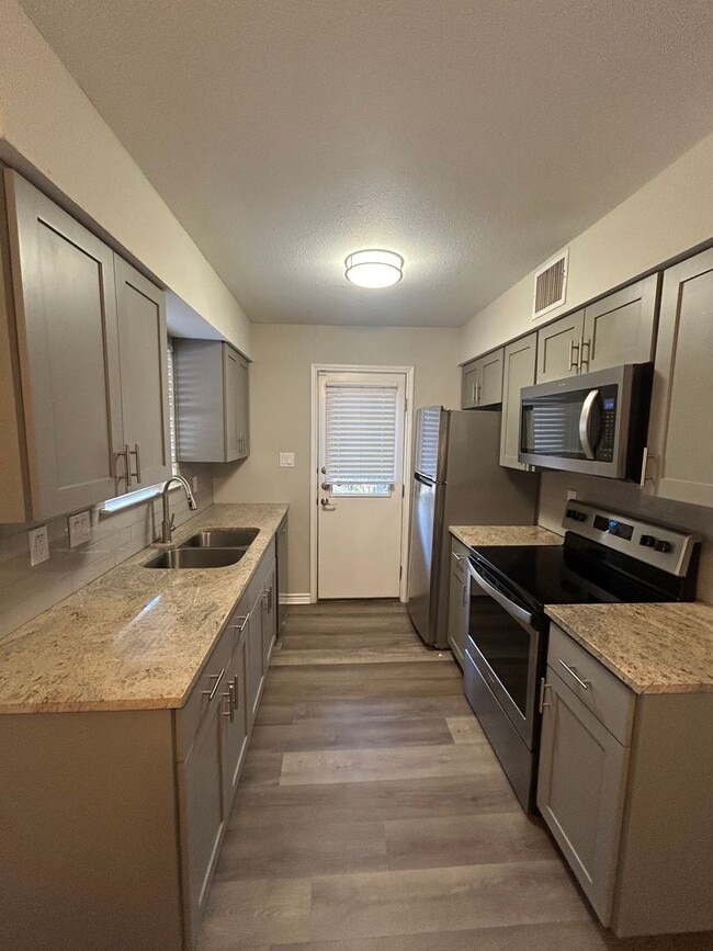 Photo - 1610 Waterloo Tr Unit B