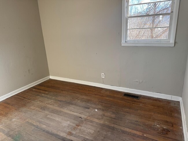 Photo - 324 15th Ave W