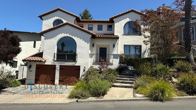 Building Photo - Charming Spanish-style, Mediterranean-insp... Rental