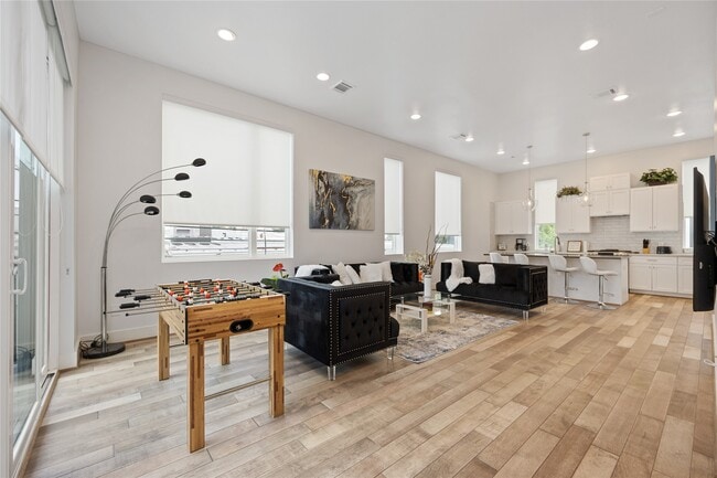 Photo - 5914 Val Verde St