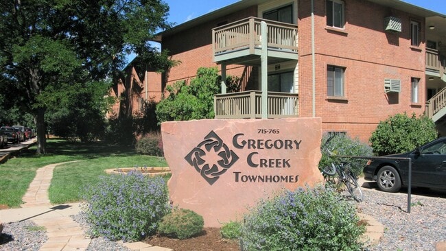 Building Photo - Spacious 2 Bedroom on Arapahoe