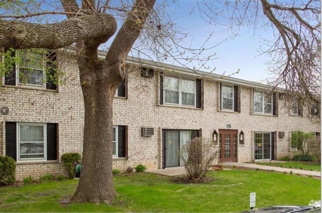 Building Photo - 1027 Smetana Rd Rental
