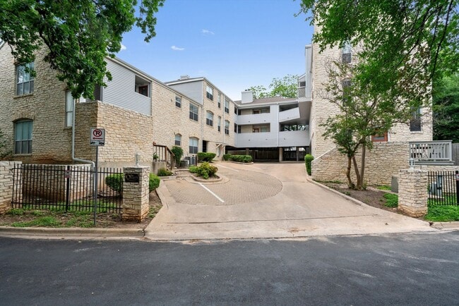 Building Photo - Rare Two-Bedroom Condo at The Quarry in Enfield