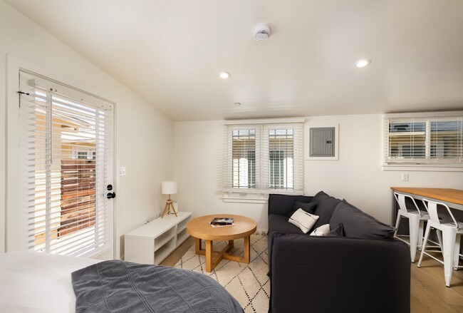 Photo - Studio - Downtown Santa Barbara Unidad 510 Chapala St. Apt. #4