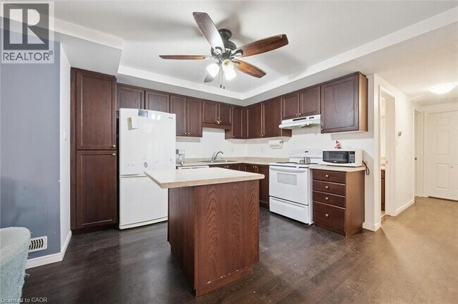 Photo - 255 Maitland St