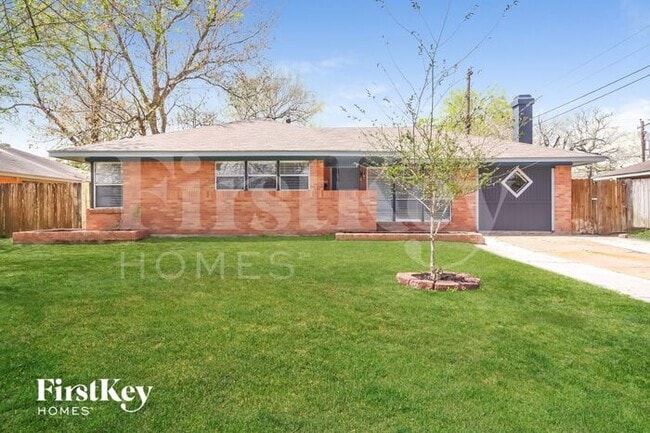 Photo - 1204 Trenton Ln House