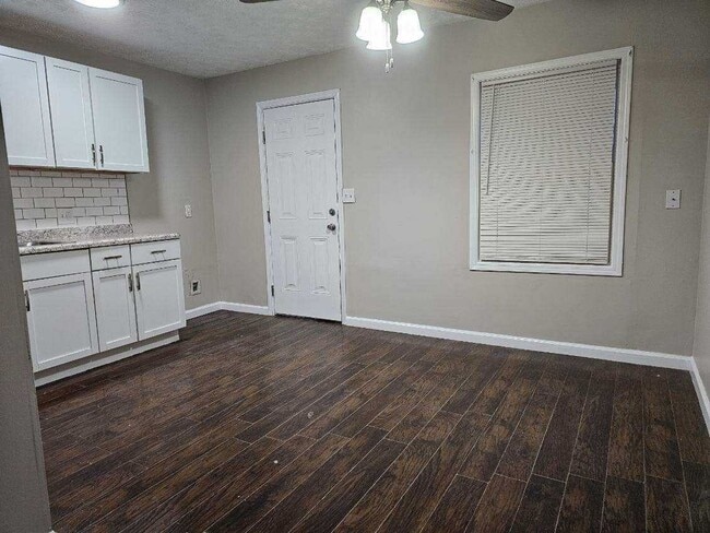 Photo - 3 bed 1 bath home for rent!