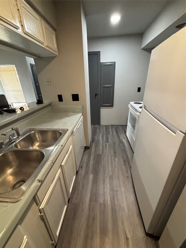 Photo - 8299 Cambridge St