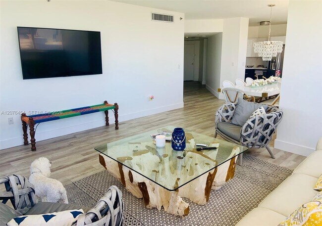 6422 Collins Ave Unidad 804