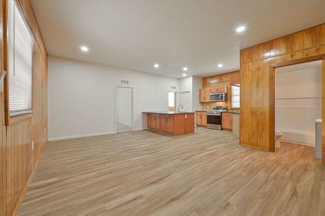 Photo - 709 SE 10th St