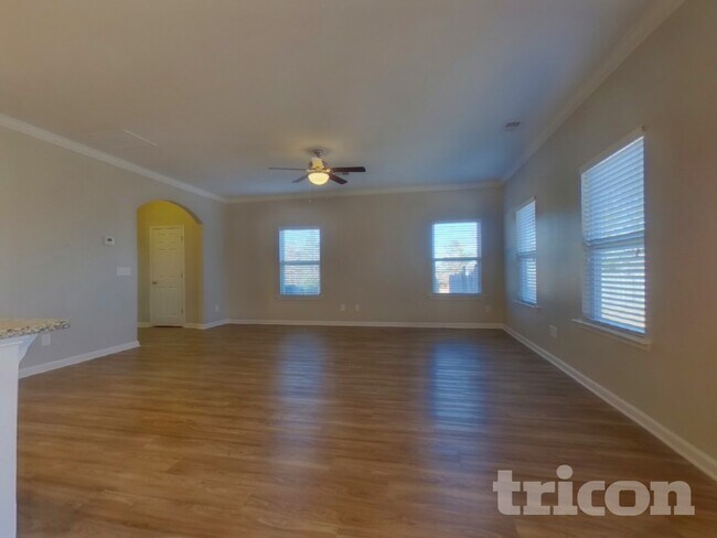 Photo - 260 Bonhomme Cir