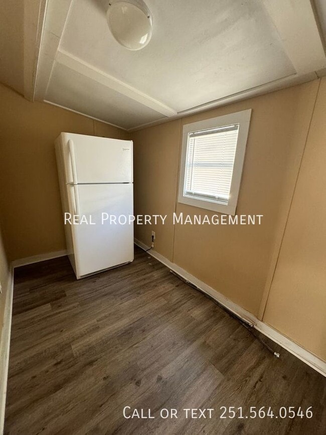 Photo - 2064 Andrews St