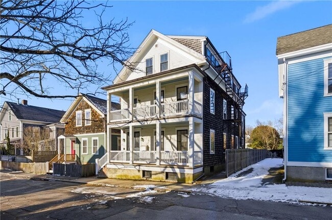 Building Photo - 19 Walnut St Unit 2