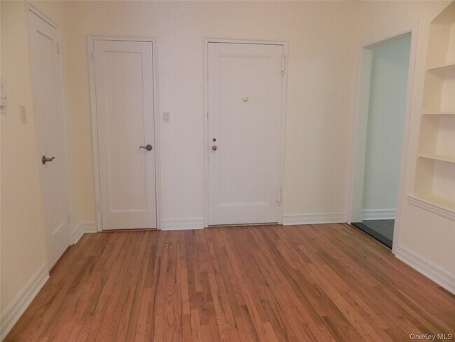 Photo - 160 S Middle Neck Rd Unit 1N