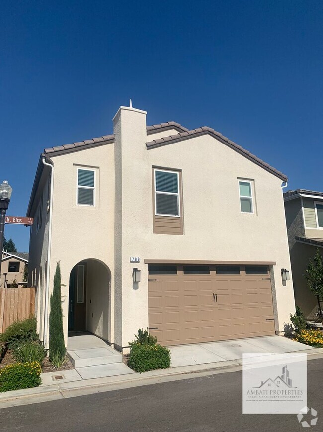 Building Photo - Beautiful 3 Bedroom 2.5 Baths in Clovis Un... Rental