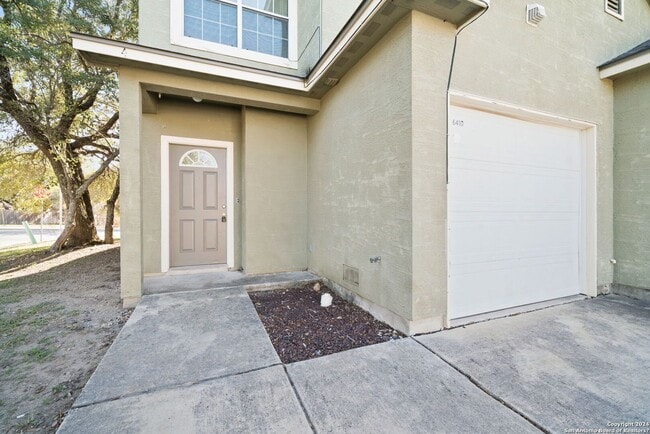 Building Photo - 3 Bedroom and 2.5 Bathroom located in The Gardens at The Summit Subdivision
