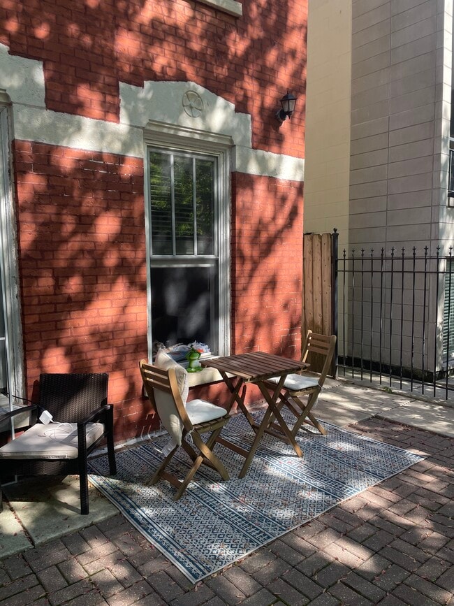 Photo - 1025 N Wood St Unit 1F