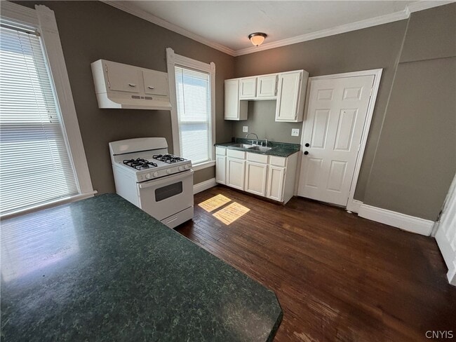 Photo - 169 Mayar St