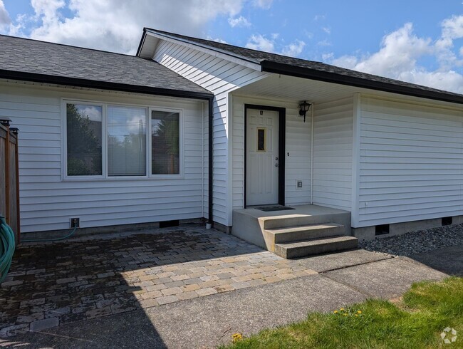 Building Photo - Lucas Drive Unit A Rental