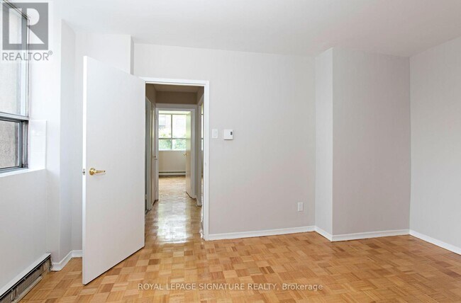 Photo - 525 Eglinton Ave E Unit 804