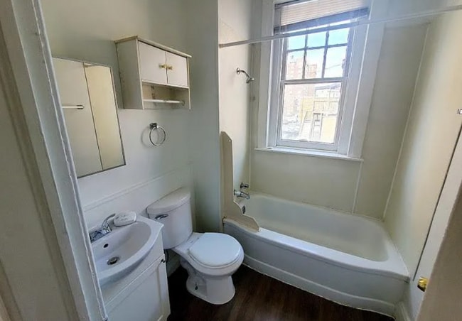 Photo - 421 W Grace St