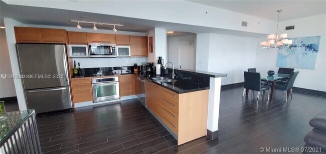 Photo - 253 NE 2nd St Unidad 4808