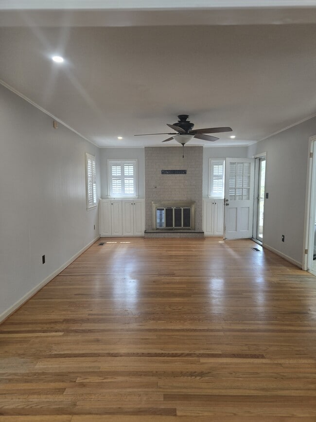 Photo - 2439 Dartmouth Dr