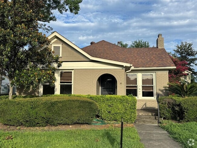 Building Photo - 1607 Blount St Rental