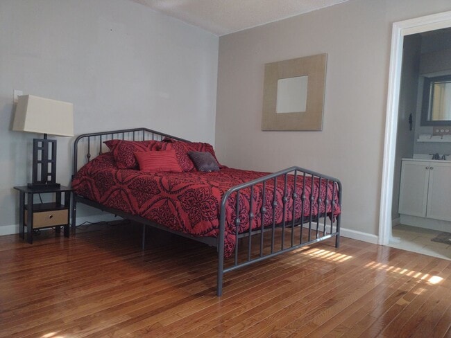 Photo - Beautifully renovated 4 bed 5 bath condo with a private back yard Unit 2