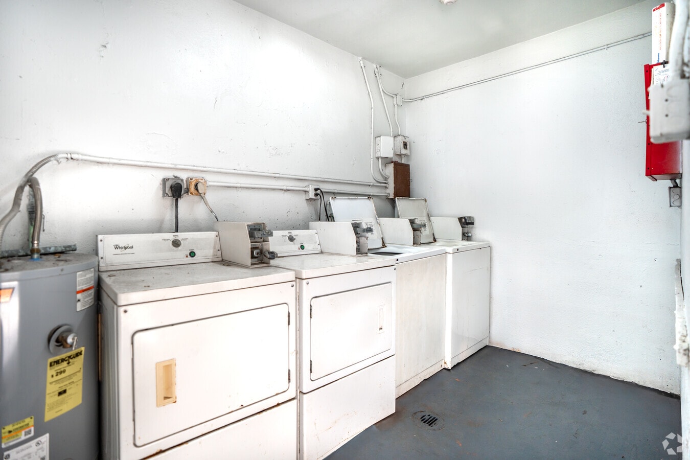 Laundry Room - Pinewood