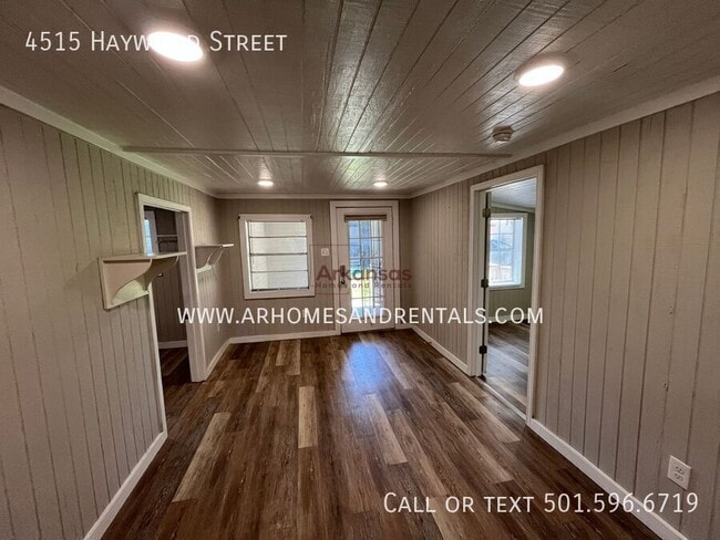 Photo - 4515 Haywood St