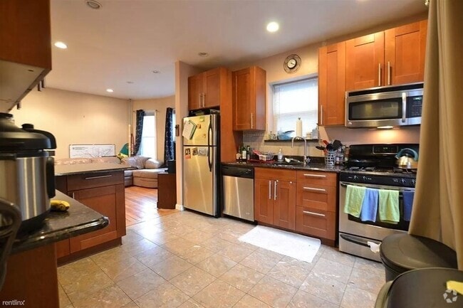 Building Photo - 8-14 Montfern Ave Unit n/a Rental
