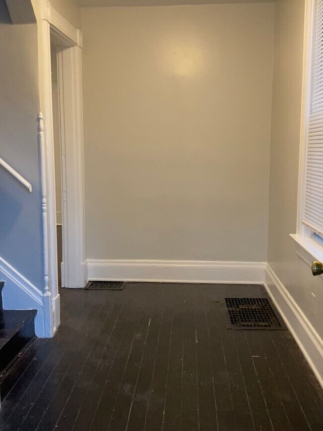 Photo - Beautifully updated and Spacious! 2 Bed House in Madisonville with walk through!!