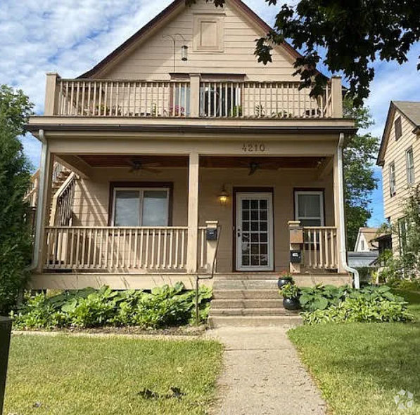 Building Photo - 2 bedroom 1 bath one level duplex in Minne... Unit # 1 Rental