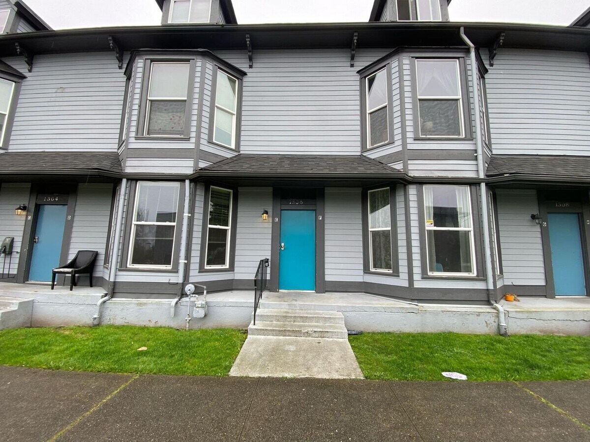 Drexel Stadium - Miranda 13-Plex - Drexel Stadium - Miranda 13-Plex Apartments